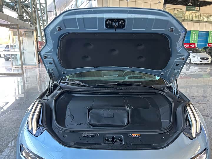 Фото 14 - Zeekr 001