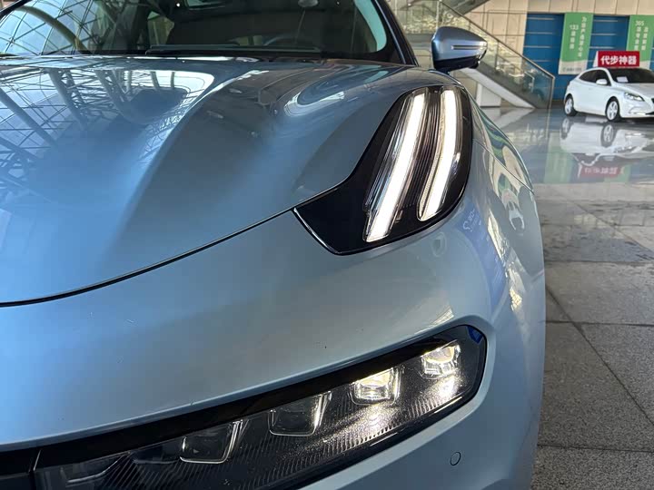 Фото 15 - Zeekr 001