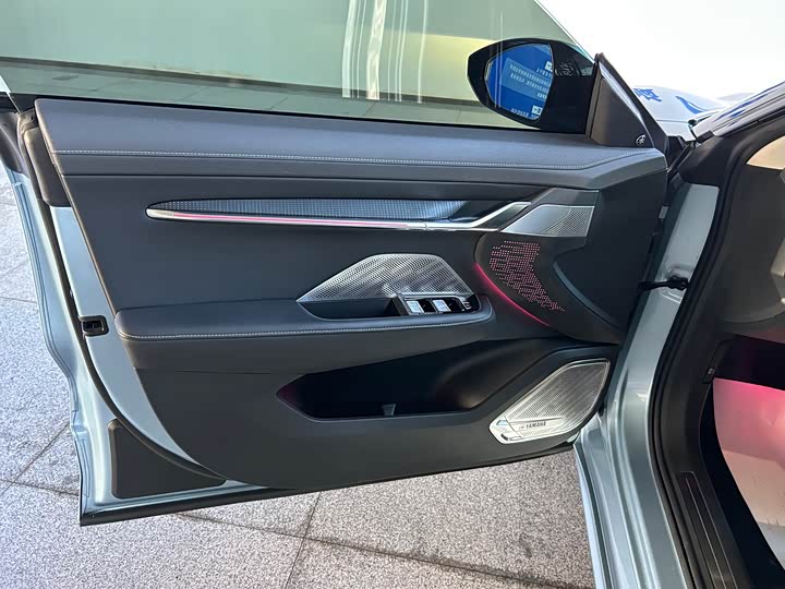 Фото 18 - Zeekr 001