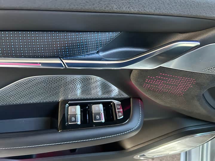 Фото 19 - Zeekr 001