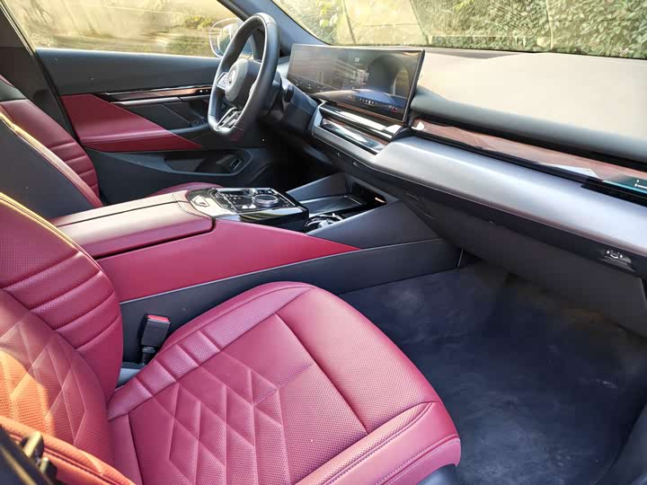 Фото 20 - BMW i5