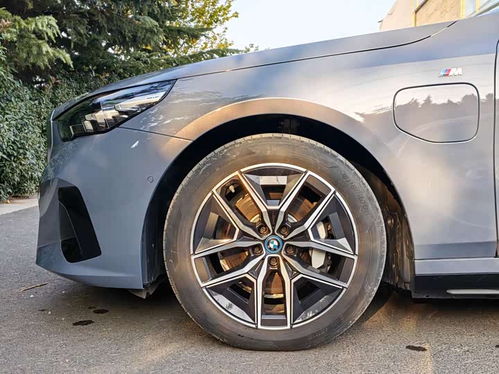 Фото 22 - BMW i5