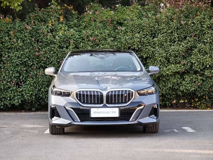 Фото 23 - BMW i5