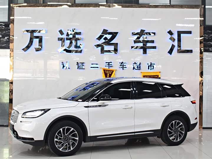 Фото 1 - Lincoln Corsair