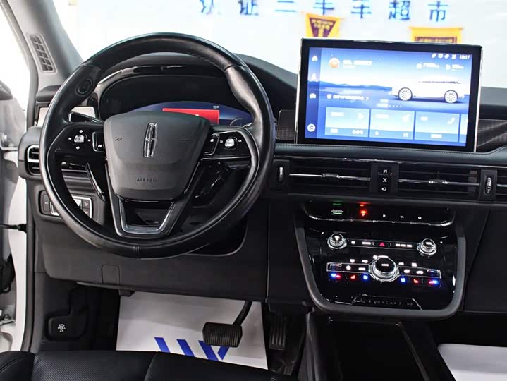 Фото 10 - Lincoln Corsair