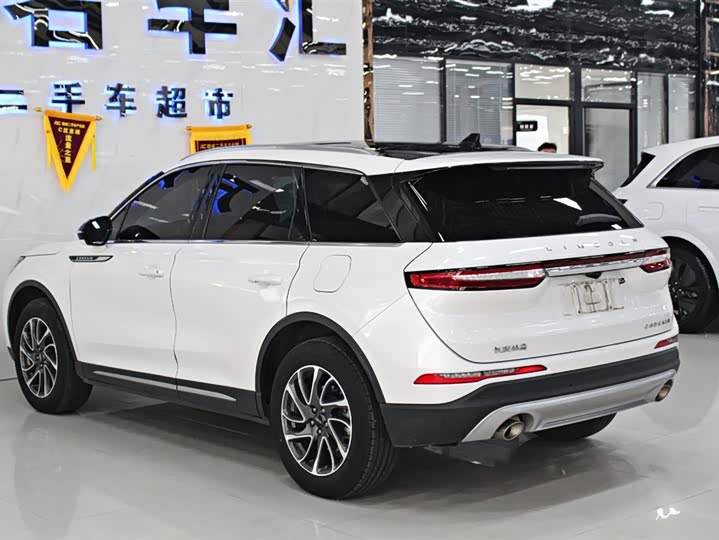 Фото 16 - Lincoln Corsair