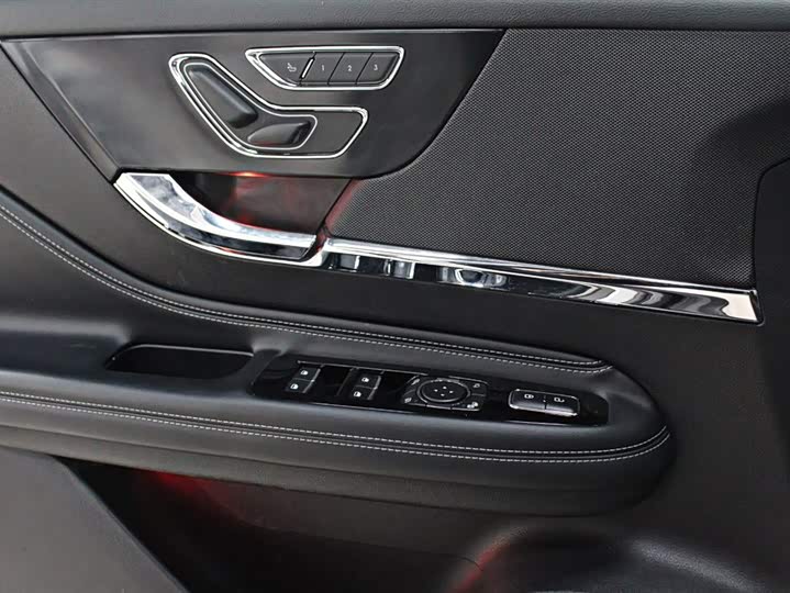 Фото 4 - Lincoln Corsair