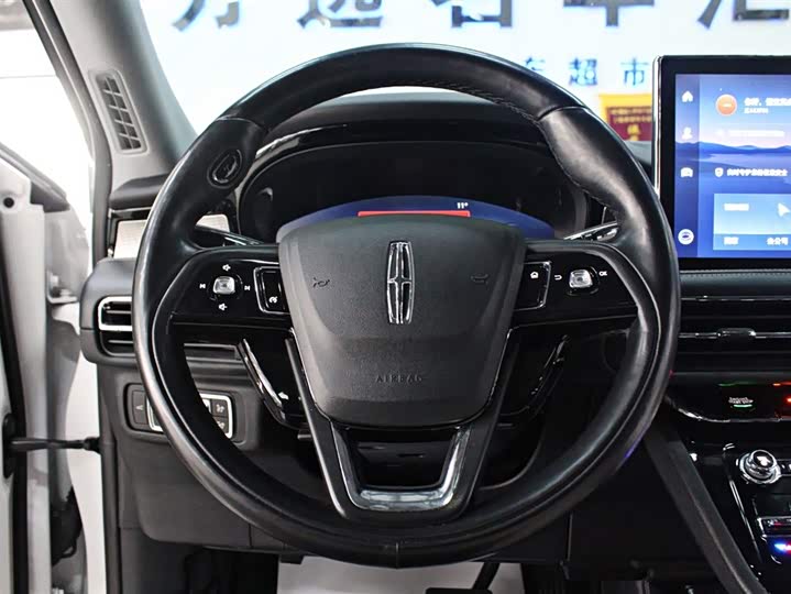 Фото 6 - Lincoln Corsair