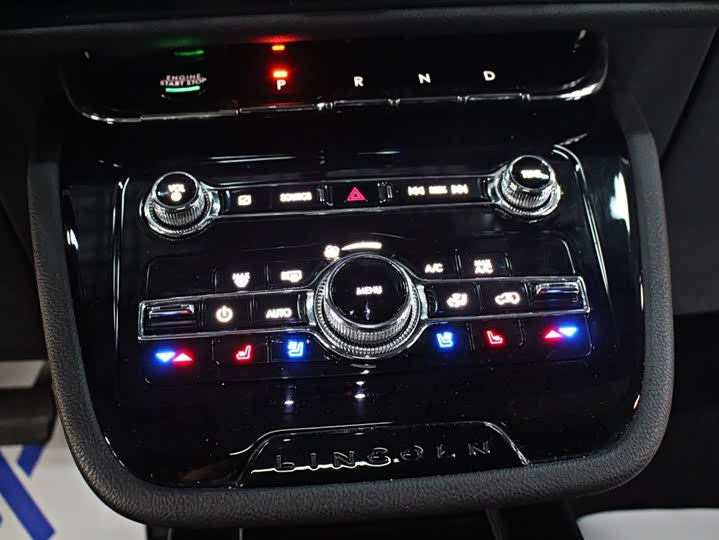 Фото 8 - Lincoln Corsair