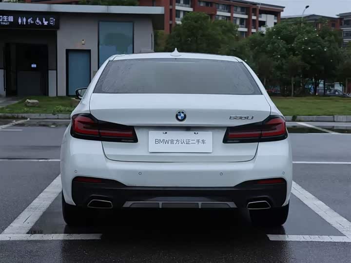 Фото 14 - BMW 5 Series