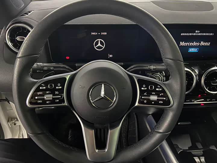 Фото 11 - Mercedes-Benz GLA-Class