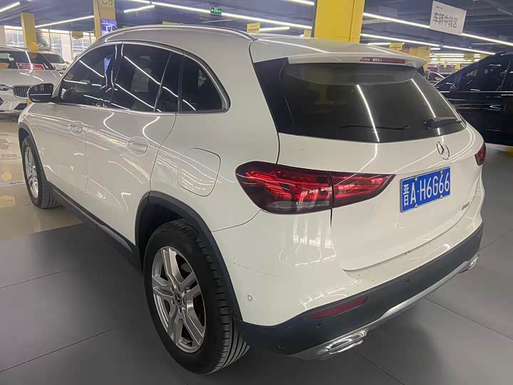 Фото 4 - Mercedes-Benz GLA-Class