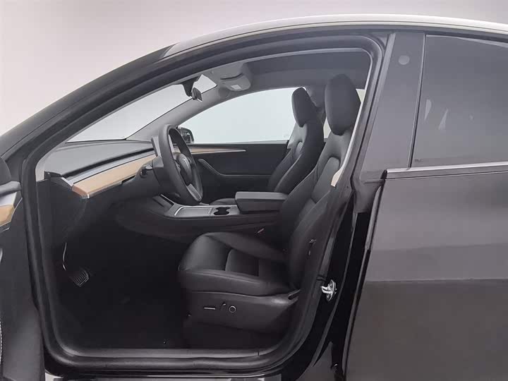 Фото 10 - Tesla Model Y