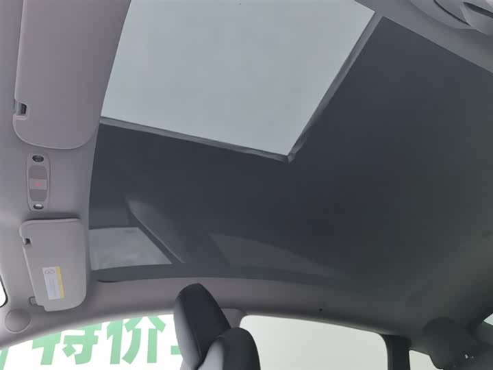 Фото 14 - Tesla Model Y