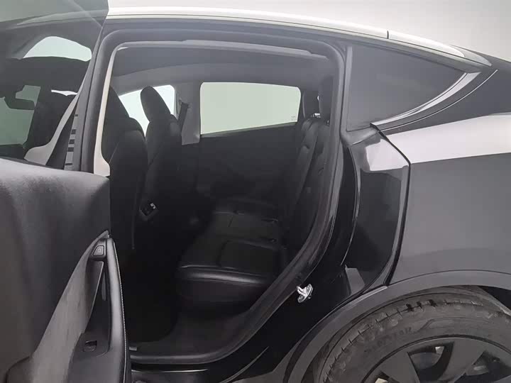 Фото 15 - Tesla Model Y