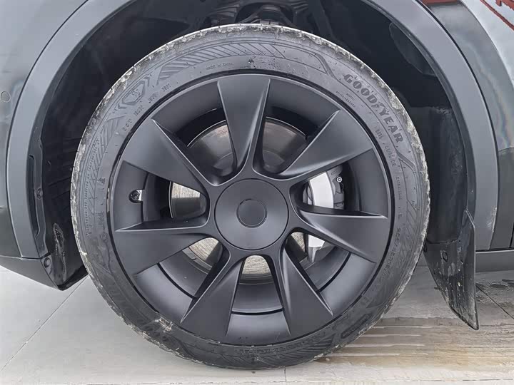 Фото 17 - Tesla Model Y