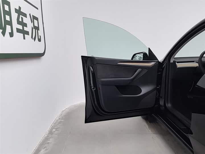 Фото 8 - Tesla Model Y