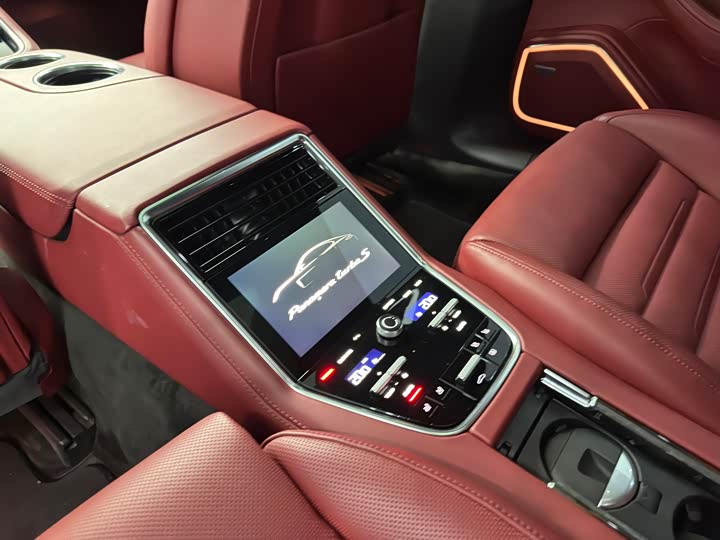 Фото 18 - Porsche Panamera