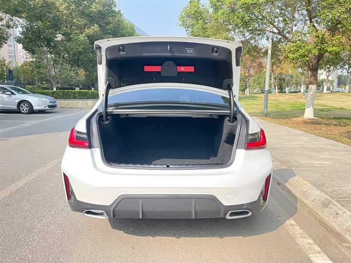 Фото 10 - BMW 3 Series