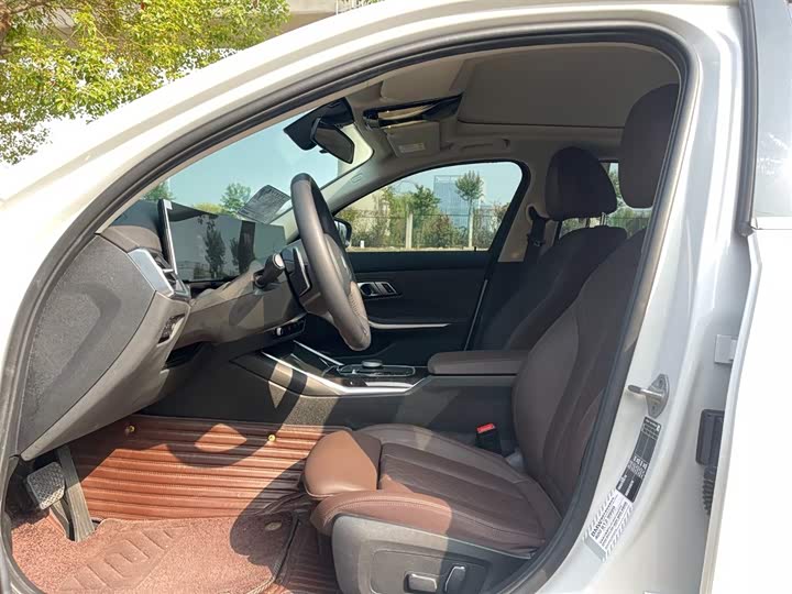 Фото 15 - BMW 3 Series