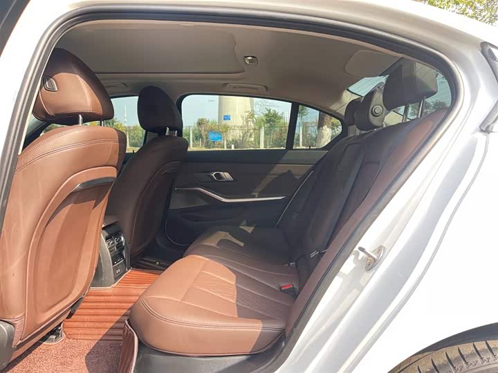 Фото 16 - BMW 3 Series