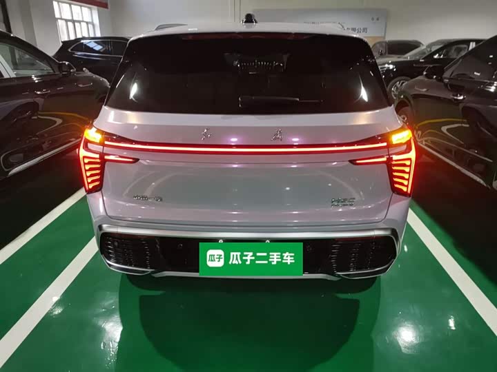 Фото 6 - Hongqi HS3 Hybrid