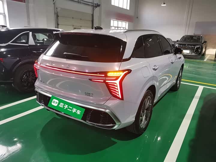 Фото 7 - Hongqi HS3 Hybrid