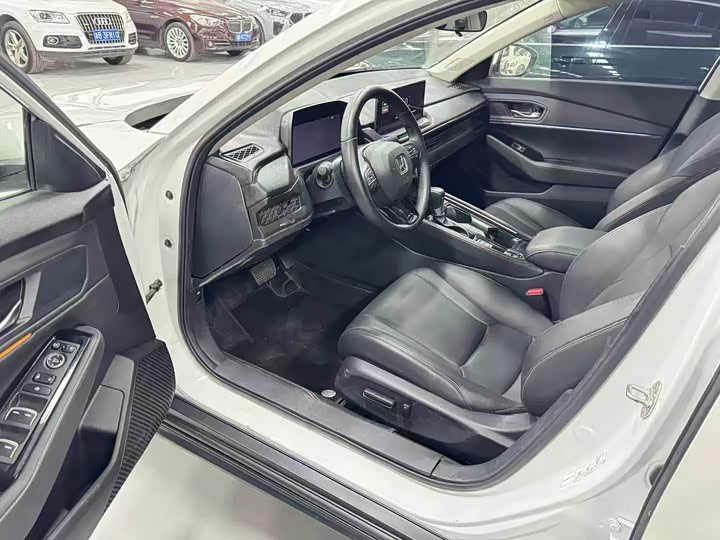 Фото 4 - Honda Accord