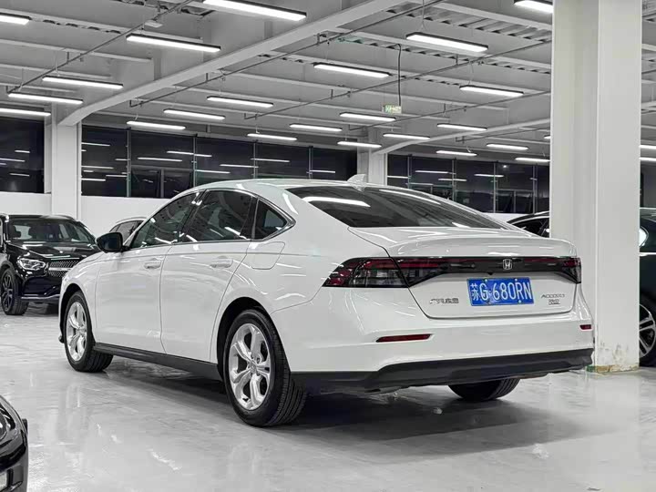 Фото 7 - Honda Accord