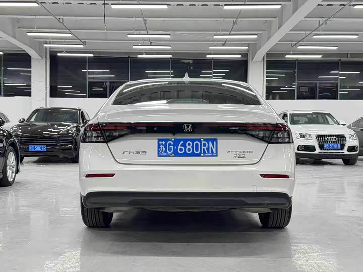 Фото 8 - Honda Accord