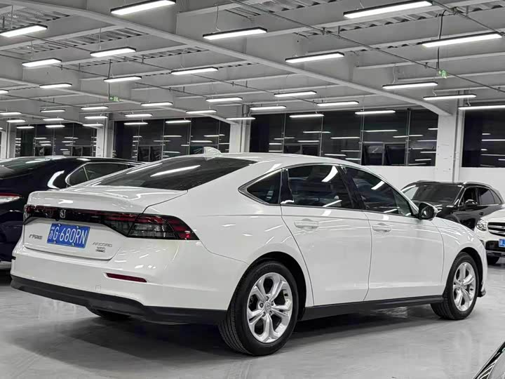 Фото 9 - Honda Accord