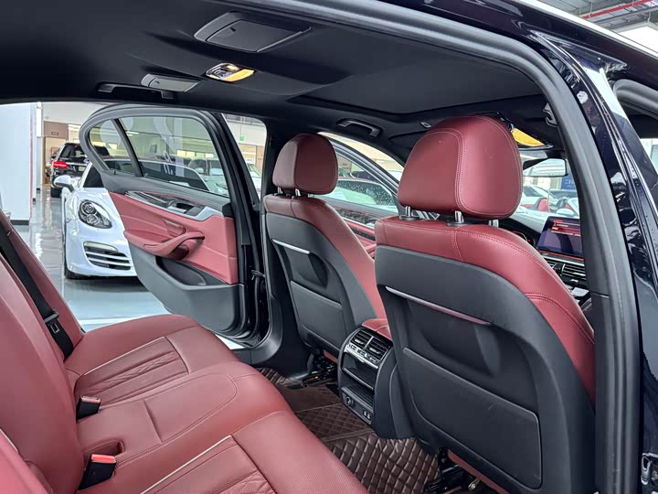 Фото 15 - BMW 5 Series