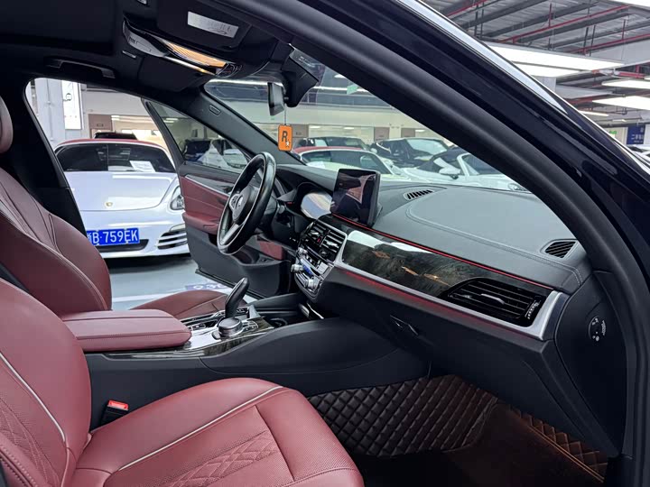 Фото 17 - BMW 5 Series