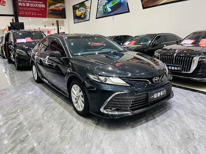 Фото 3 - Toyota Camry