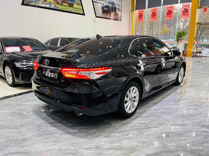 Фото 7 - Toyota Camry