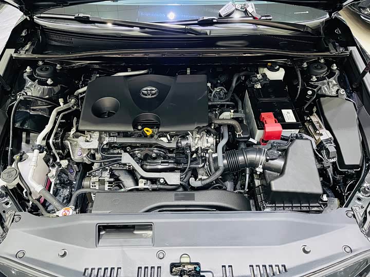 Фото 8 - Toyota Camry