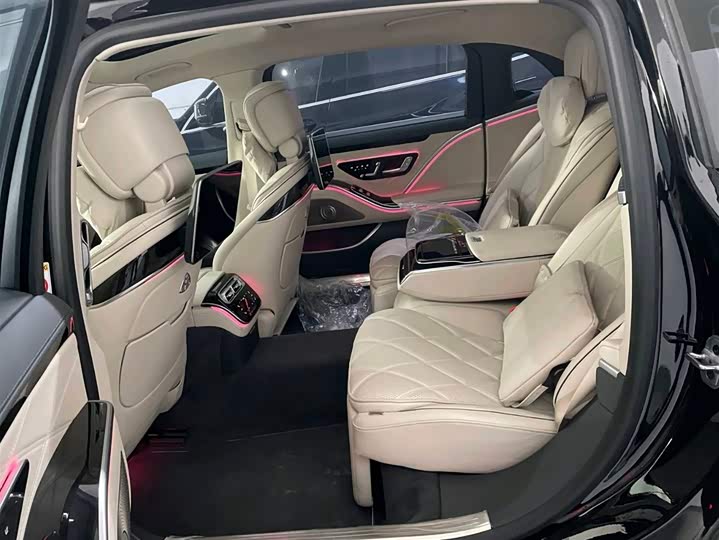 Фото 7 - Mercedes-Benz Maybach S-Class