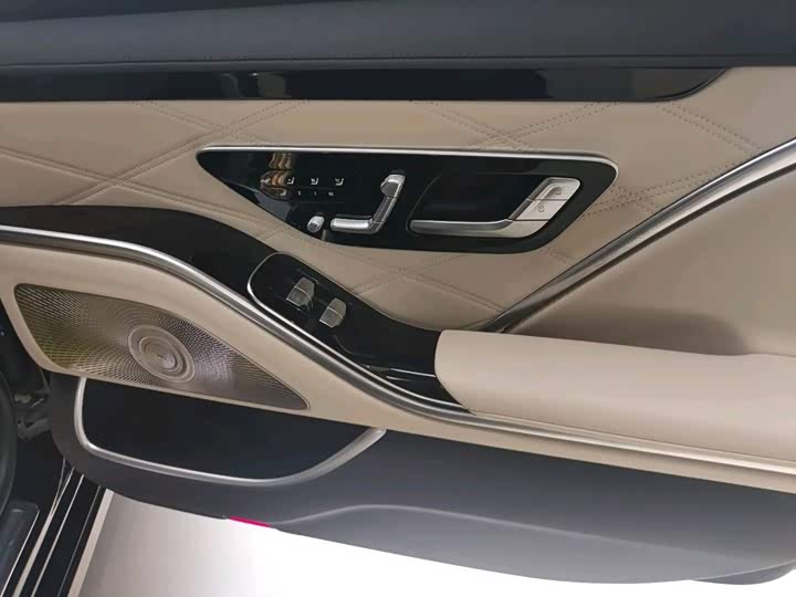 Фото 9 - Mercedes-Benz Maybach S-Class