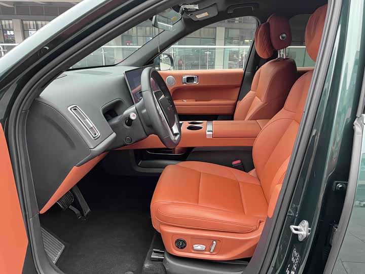 Фото 13 - LiXiang L6