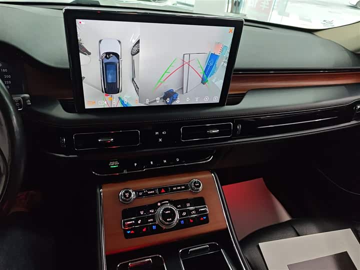 Фото 13 - Lincoln Aviator