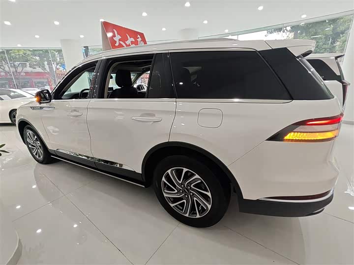Фото 5 - Lincoln Aviator