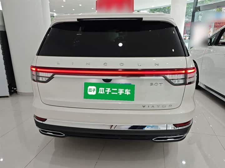 Фото 6 - Lincoln Aviator