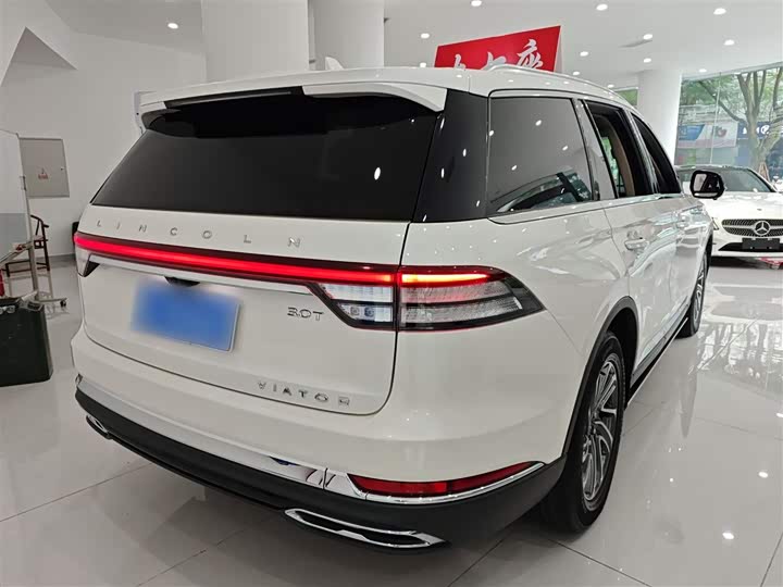 Фото 7 - Lincoln Aviator