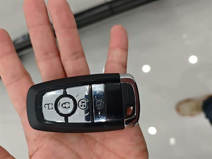 Фото 9 - Lincoln Aviator