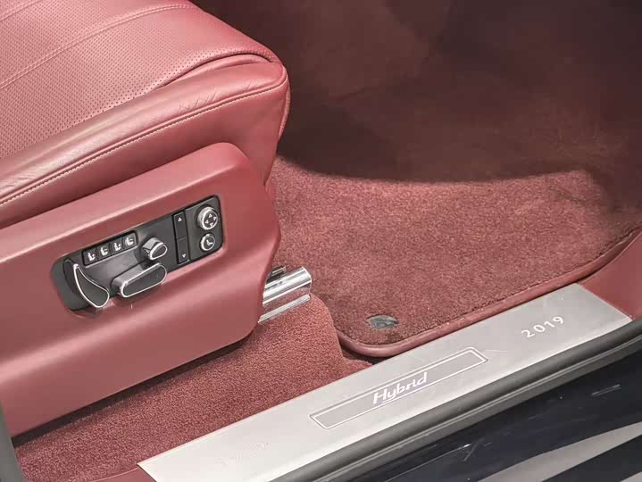 Фото 10 - Bentley Bentayga Hybrid