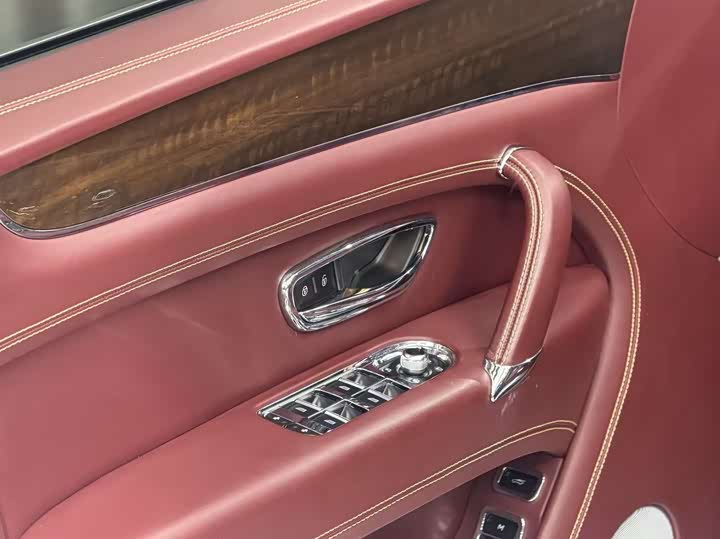 Фото 5 - Bentley Bentayga Hybrid