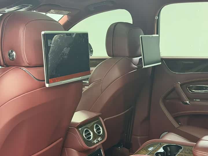 Фото 7 - Bentley Bentayga Hybrid