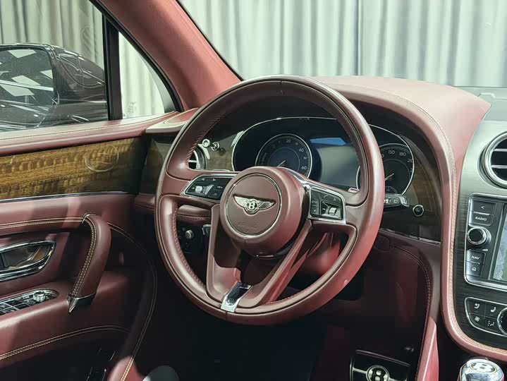 Фото 8 - Bentley Bentayga Hybrid