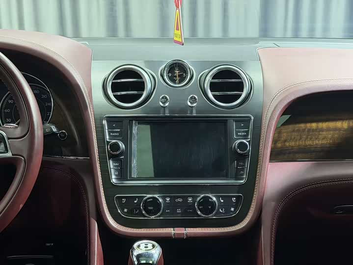 Фото 9 - Bentley Bentayga Hybrid