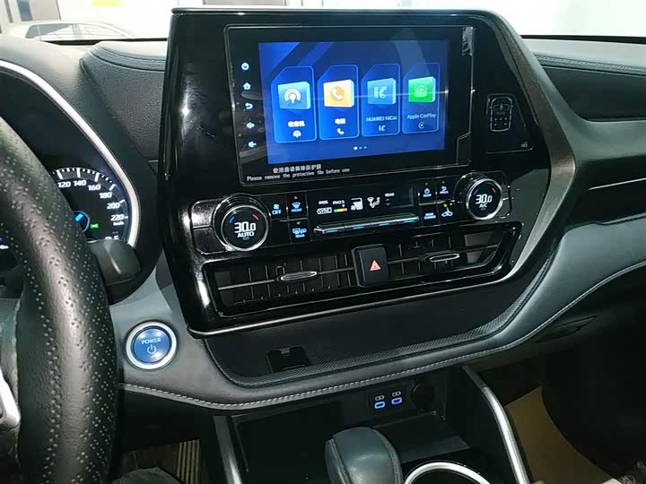 Фото 13 - Toyota Crown Kluger